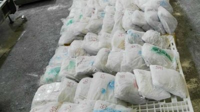Откриха 450 кг хероин в контейнер с плочки в Австралия