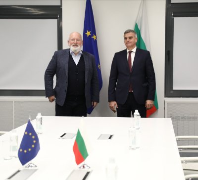 Стефан Янев и Франс Тимерманс обсъдиха Плана за възстановяване на България