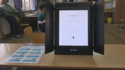 Избори 2 в 1: Гласуваме с машина и една карта за двата вота