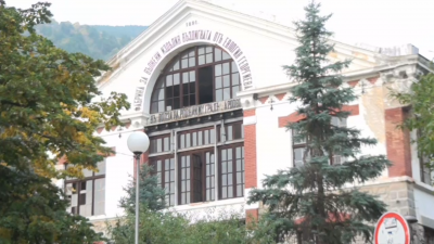 Руши се първата текстилна фабрика в Карлово