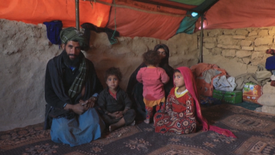 Родители в Афганистан продават децата си от бедност