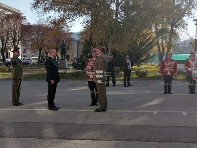 Президентът Румен Радев прие почетния строй във Военната академия Г