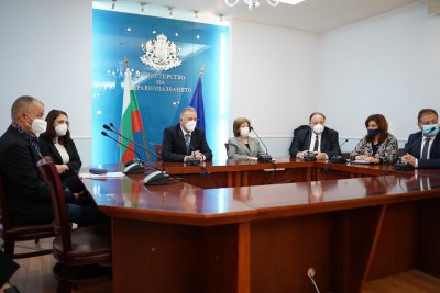 Министърът на здравеопазването Стойчо Кацаров заедно с представители на национално