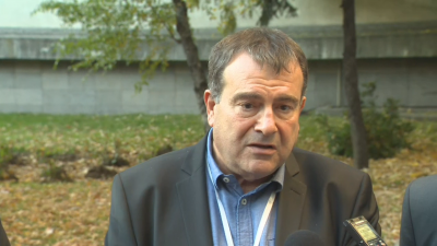 Зам министърът на здравеопазването Димитър Петров дава брифинг относно ситуацията