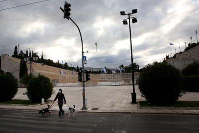 Нови по строги мерки в Гърция след поредния рекорд новозаразени с