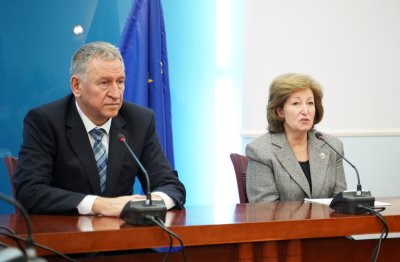 Министърът на здравеопазването Стойчо Кацаров заедно с представители на национално