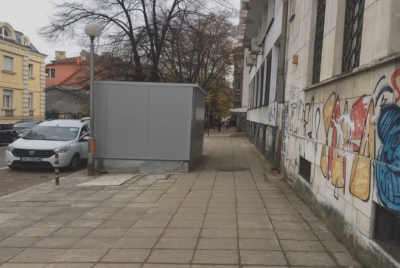 Защо трафопост изникна на тротоар в центъра на София