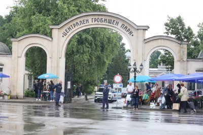 Пускат допълнителен транспорт в София за Архангелова задушница