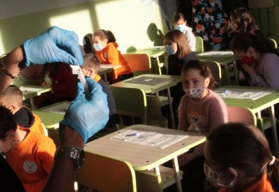 Първи ден на тестване в българските училища на учениците от