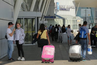 От 2022 г. се очаква да стартират вътрешните полети между Русе и София