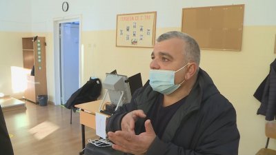 Хора със слухови проблеми изпитват затруднения при гласуването във Варна