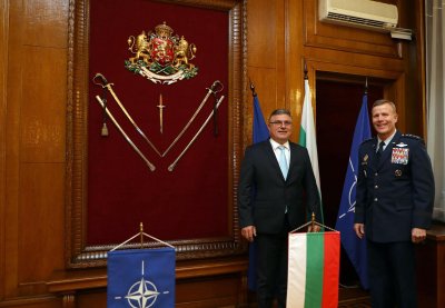 Министърът на отбраната Георги Панайотов се срещна с командващия на