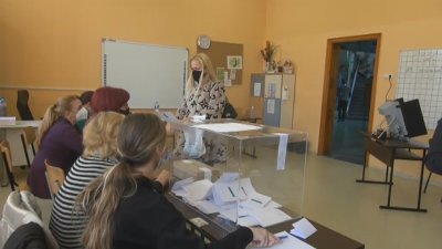 Изчезнаха картите за гласуване в 31 ва секция в Бургас