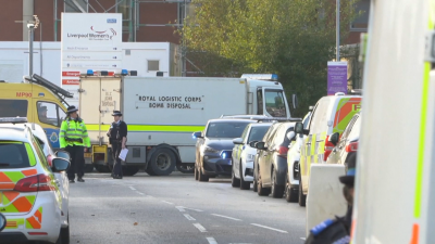 Трима арестувани за експлозията пред болница в Ливърпул