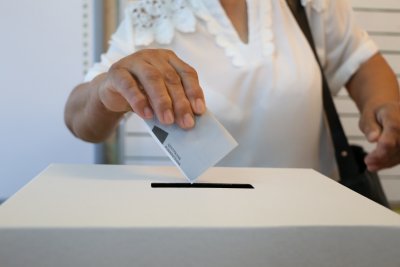 ЦИК: Две секции в страната преминаха на хартиен вот