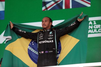 Хамилтън изпревари Верстапен за триумф на Гран при на Бразилия