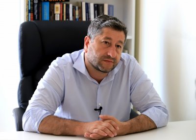 Председателят на Да България Христо Иванов подава оставка Аз нося