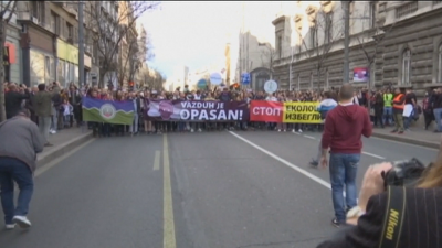 Хиляди излязоха на протест в Белград срещу мръсния въздух