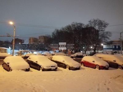През нощта са работили 137 снегопочистващи машини в София Към