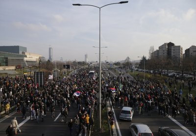 Хиляди демонстранти блокираха пътища в 50 населени места в цяла