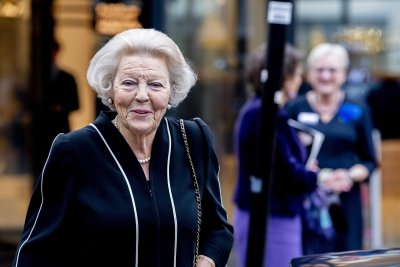 Бившата кралица на Нидерландия Беатрикс е дала положителен тест за
