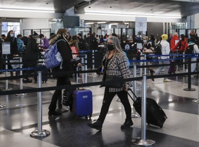 САЩ въвеждат за пристигащите със самолет задължително изискване за отрицателен