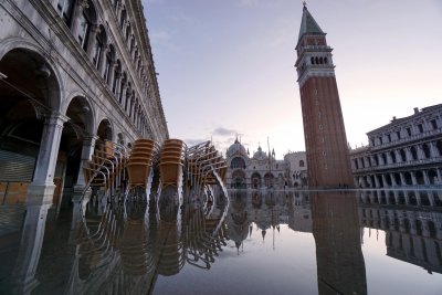 Прииждащите води отново наводниха Венеция Прочутият площад Сан Марко е