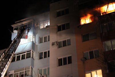 Все още не са ясни причините за пожара в жилищен