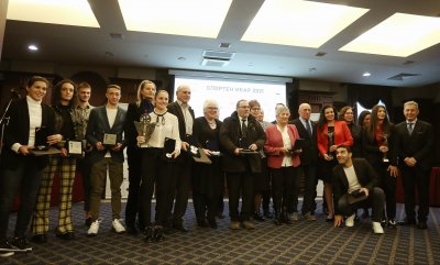 Стойка Кръстева и Ивет Горанова получиха "Спортен Икар" за 2021 година