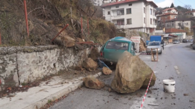 Хората в Смолянско са силно притеснени след инцидентите със срутища на пътя
