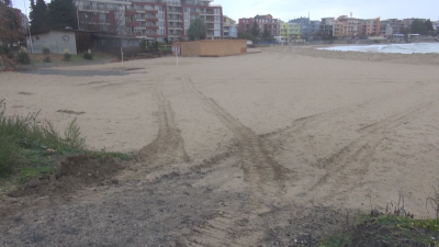 Напрежение след забрана за вдигане на диги с тежка техника по плажовете на Бургас