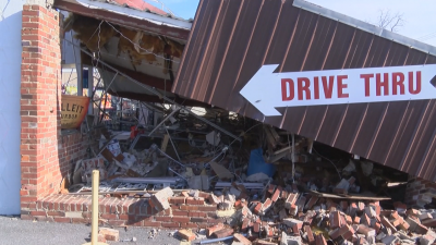След торнадата в САЩ: Издирват оцелели под рухнала фабрика в Кентъки