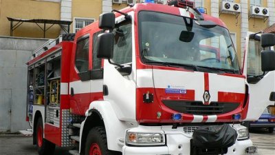 Пожар избухна в жилищна кооперация в Мездра Пламъците са обхванали цялото