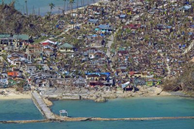 Тайфун уби 12 души във Филипините