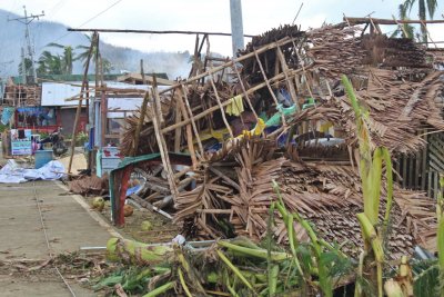 108 станаха жертвите на тайфуна във Филипините