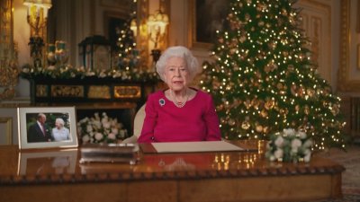 Кралска Коледа: Елизабет II с лично послание, Катрин показа музикални умения