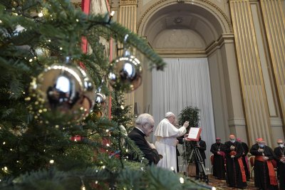 Преди Рождество: Папа Франциск призова за смирение