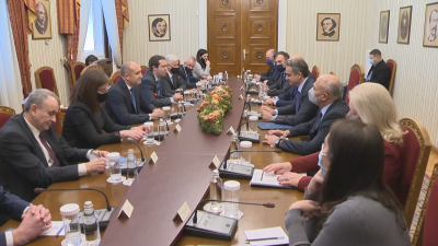 Президентът Радев разговаря с премиера на Гърция Мицотакис