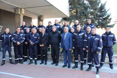 Директорът на Пожарната служба главен комисар Николай Николов награди огнеборците