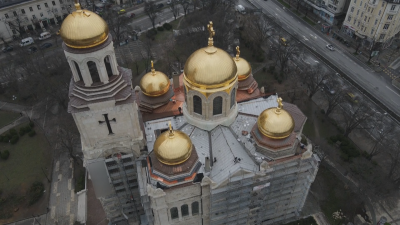 Куполите на катедралата във Варна са с нова позлата