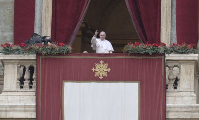 Папа Франциск произнесе традиционното си рождественско послание Урби ет Орби