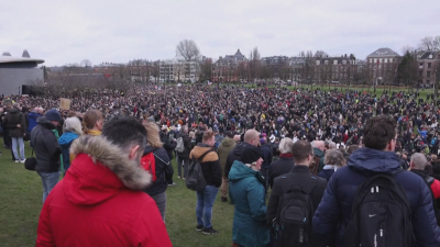 Многохиляден протест срещу COVID мерките в Нидерландия В Амстердам демонстрантите се събраха