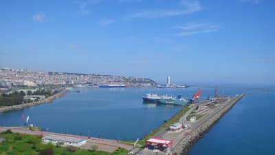 Екипаж на български кораб е заразен с COVID-19, човек на борда е починал