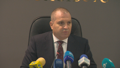 Министър Караджов: Близо 3000 км магистрали и пътища ще бъдат ремонтирани тази година