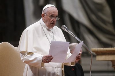 Папа Франциск призова за прекратяване на насилието над жени
