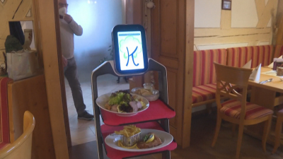 Роботи готвят в ресторант или как пандемията ускори дигитализацията