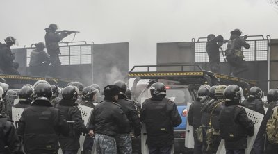 Демонстранти подпалиха кметството в Алмати вторият по големина град а