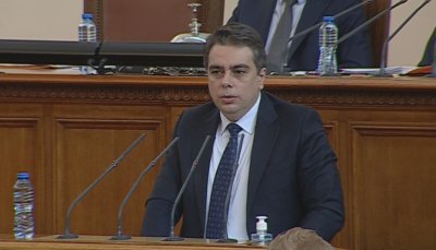По време на блиц контрол в парламента вицепремиерът Асен Василев