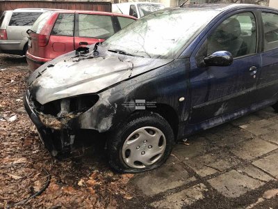 Два автомобила изгоряха в район Южен в Пловдив рано тази