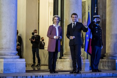 Френският президент Еманюел Макрон прие в Елисейския дворец председателката на